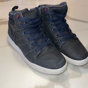 Cat & Jack Boys Sneakers, Size 5Y
